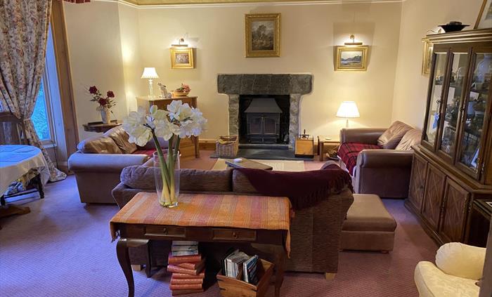 Richard Sebastian Bond lounge